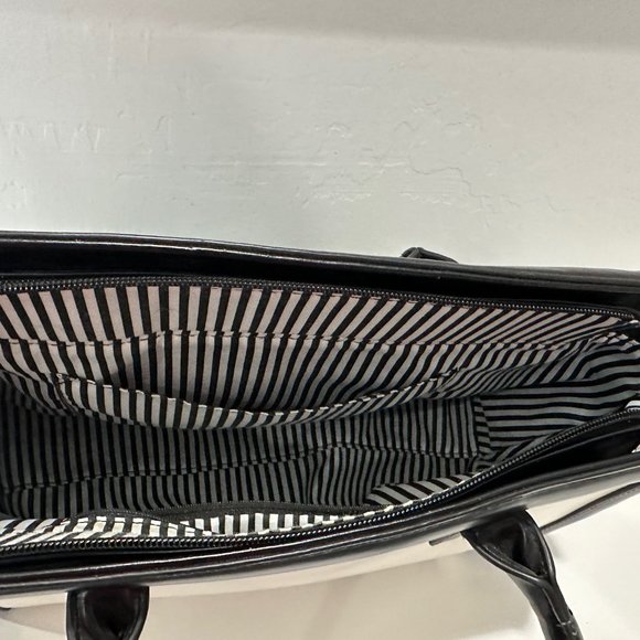 Justfab Black and White shoulder bag - Picture 3 of 4